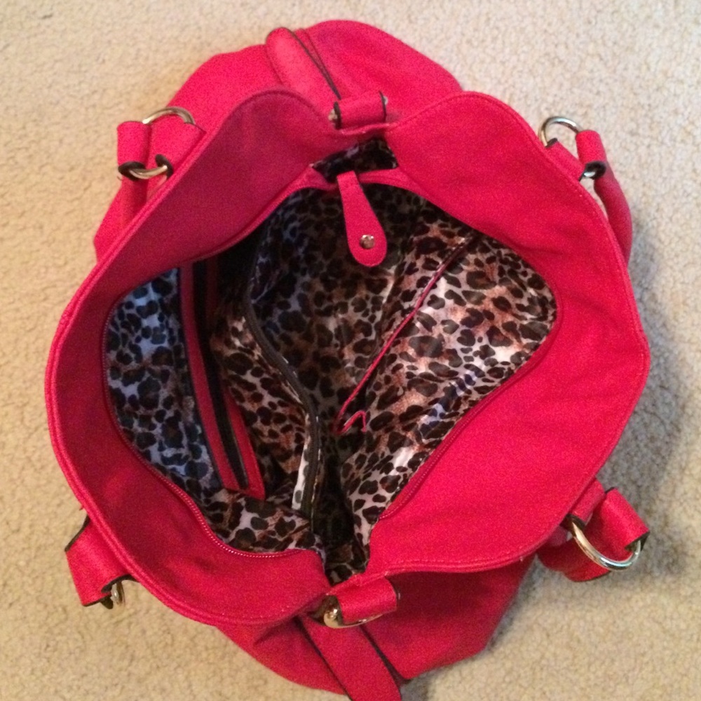 Large Red Hand Bag 🎒 - Picture 2 of 7